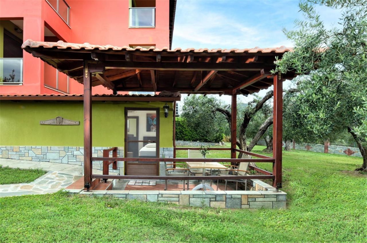 Sunday Resort Gerakini Exterior photo