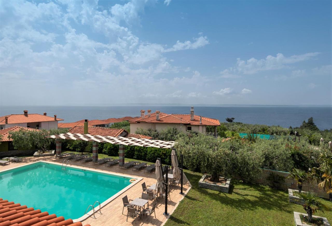 Sunday Resort Gerakini Exterior photo