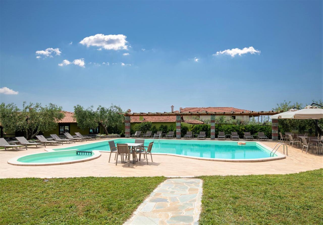 Sunday Resort Gerakini Exterior photo