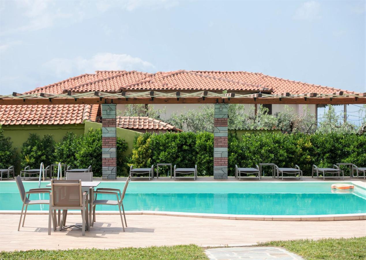 Sunday Resort Gerakini Exterior photo