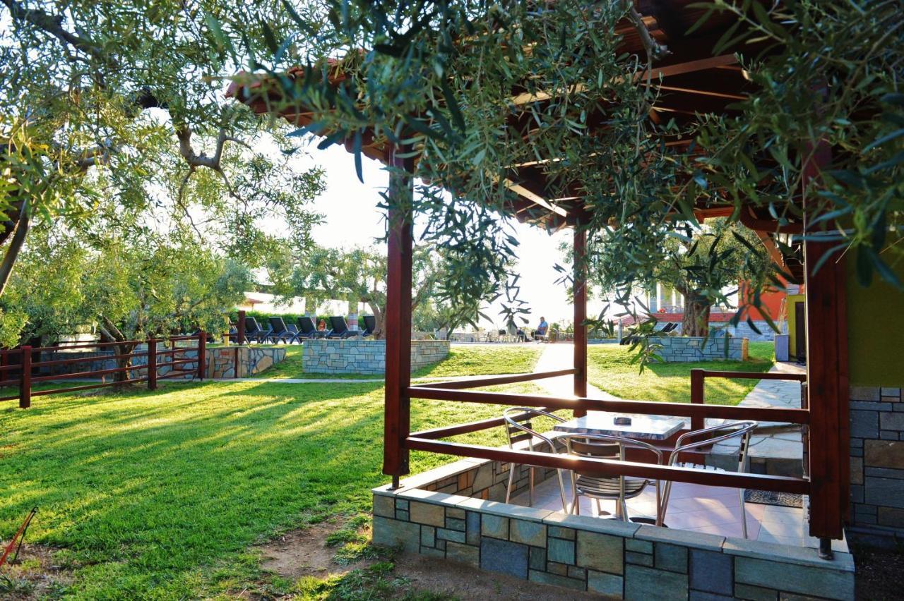 Sunday Resort Gerakini Exterior photo