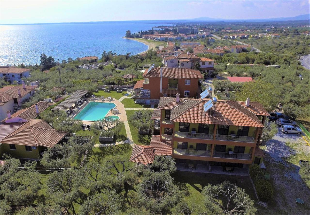 Sunday Resort Gerakini Exterior photo